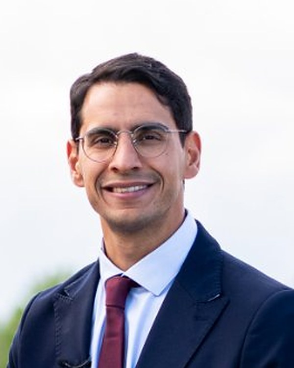 Dr. Enis Tiz